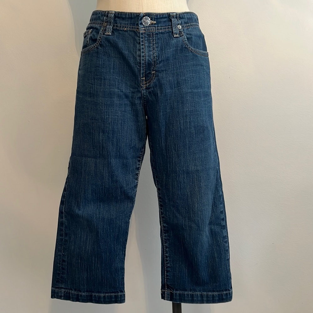 BKE Womens Medium Wash Jean Capris